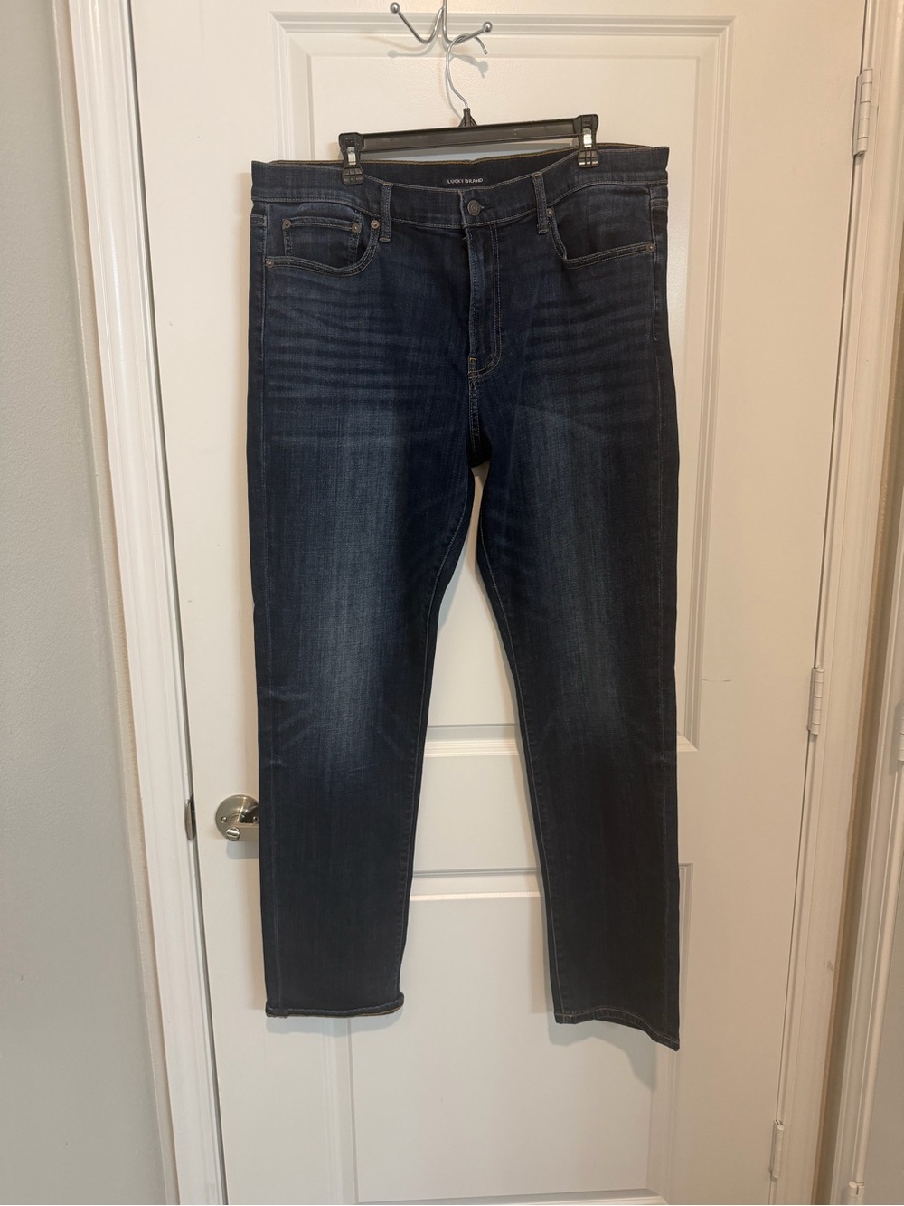 Lucky Brand 410 Athletic Straight Jeans Mens 38x34 Dark Wash Stretch Denim NWOT